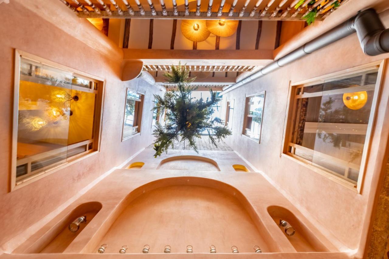 Mama Lova Hotel, Riad, Restaurant & Spa Suvayr Dış mekan fotoğraf