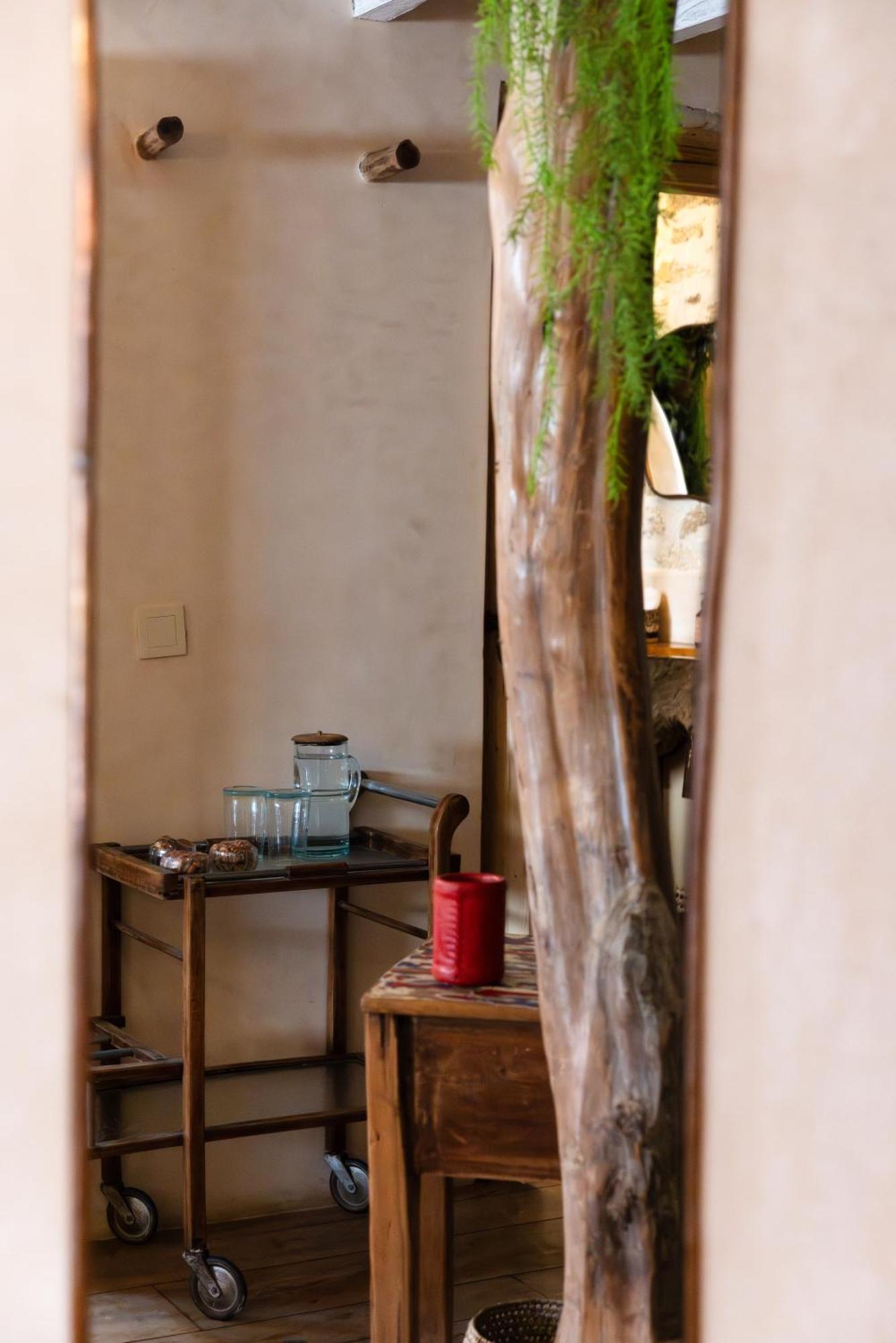 Mama Lova Hotel, Riad, Restaurant & Spa Suvayr Dış mekan fotoğraf